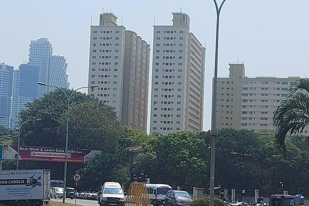 Jays Apartment - Colombo 02 At The Heart Of Convenience Екстериор снимка