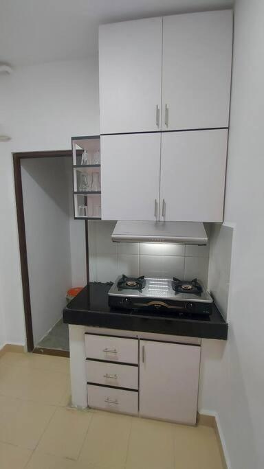 Jays Apartment - Colombo 02 At The Heart Of Convenience Екстериор снимка