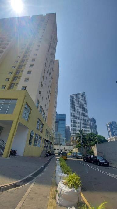 Jays Apartment - Colombo 02 At The Heart Of Convenience Екстериор снимка
